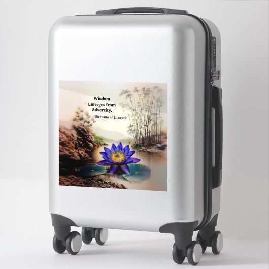 Blauwe Lotus komt uit modderige wateren (Vietnamee Sticker (Koffer)