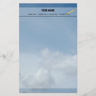Blauwe lucht en witte wolken. briefpapier