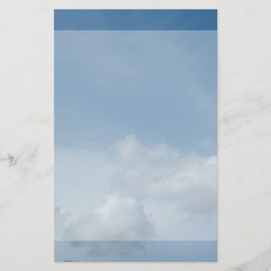 Blauwe lucht en witte wolken. briefpapier (Voorkant)