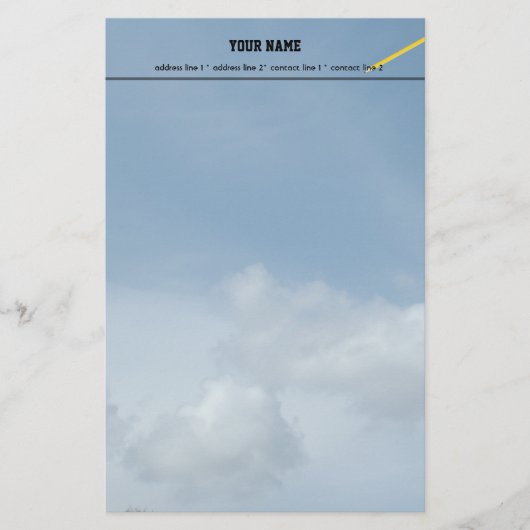 Blauwe lucht en witte wolken. briefpapier (Voorkant)