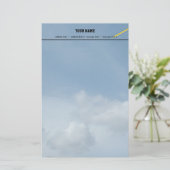 Blauwe lucht en witte wolken. briefpapier (Staand voorkant)