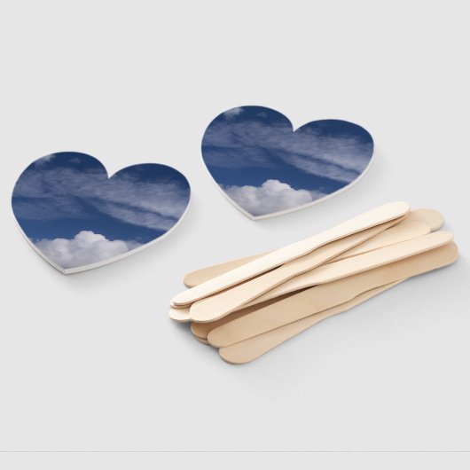 blauwe lucht en witte wolken op een ventilator handwaaier (Niet-gemonteerd)