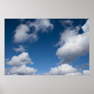 blauwe lucht en witte wolken poster
