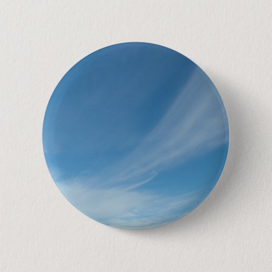 Blauwe lucht en witte wolken ronde button 5,7 cm (Voorkant)