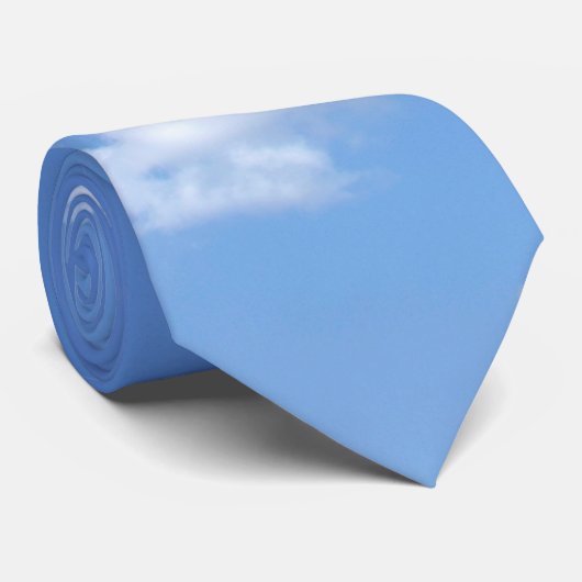 blauwe lucht en wolken stropdas (Opgerold)