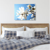 Blauwe Lucht Magnolia Bloemstukken Canvas Kunst Pr (Insitu (Slaapkamer))