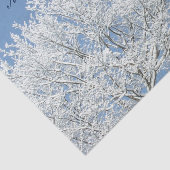 Blauwe lucht met bevroren bomen kerstweefsel tissuepapier (Detail)
