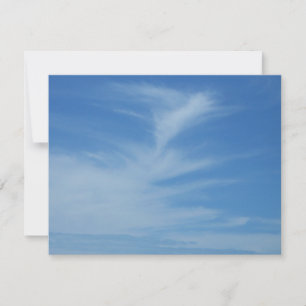 Blauwe lucht met witte wolken Abstracte natuurfoto Kaart