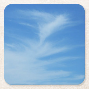 Blauwe lucht met witte wolken Abstracte natuurfoto Kartonnen Onderzetters