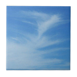 Blauwe lucht met witte wolken Abstracte natuurfoto Tegeltje