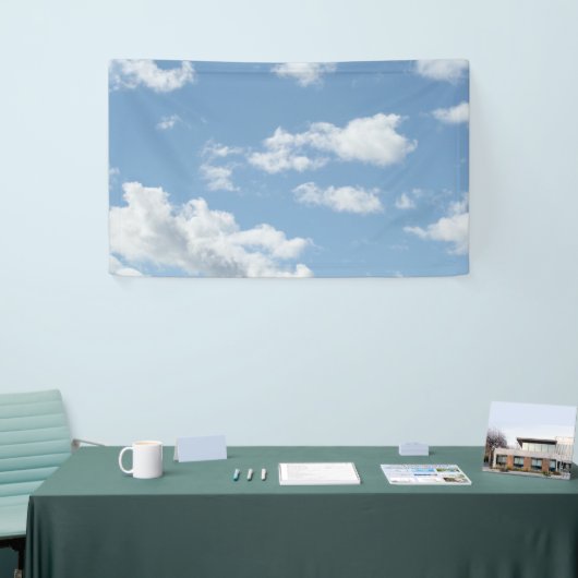 Blauwe lucht met wolken achtergrond spandoek (Beurs)