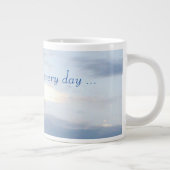 Blauwe lucht met wolken grote koffiekop (Rechts)