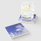 Blauwe lucht & witte wolken stenen onderzetter (Zijkant)