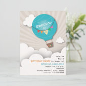 Blauwe luchtballon en wolkenkrabbers Kinderen Birt Kaart (Staand voorkant)