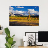 Blauwe luchten en wolken boven een weide poster (Thuiskantoor)