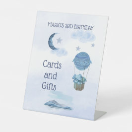 Blauwe maan olifant schattige verjaardag jongen reclamebord met voetstuk