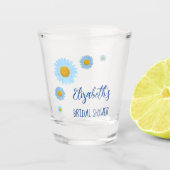 Blauwe Madeliefjes Bloemige Bruids Shower Shot Glas (Voorkant)