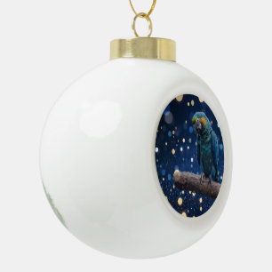 Blauwe Majesteit: de blauwe ara op dromerige blauw Keramische Bal Ornament