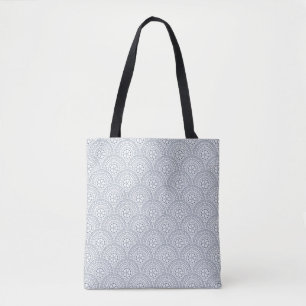 Blauwe mandala golven patroon op witte achtergrond tote bag
