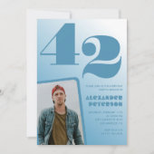 Blauwe Mannen Fotogradiënt 42e verjaardagsuitnodig Kaart (Voorkant)