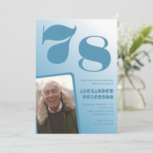 Blauwe Mannen Fotogradiënt 78e verjaardag uitnodig Kaart (Staand voorkant)