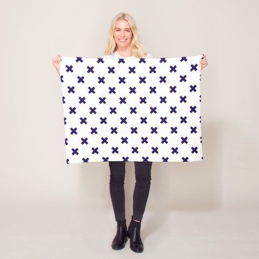 Blauwe marineschijven op witte fleece deken (In situ)