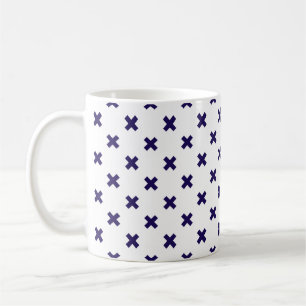 Blauwe marineschijven op witte koffiemok
