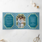 Blauwe Marokkaanse Quatrefoil Patroon Bruiloftsfot Drieluik Uitnodiging (Binnen)