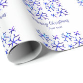 Blauwe metallic glanzende sneeuwvlokken kerstpatro cadeaupapier (Rol Hoek)