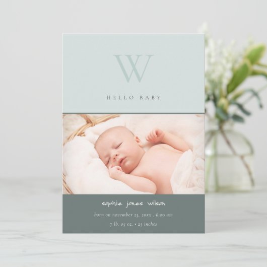 Blauwe minimale monogram foto geboorteaankondiging bedankkaart (Staand voorkant)