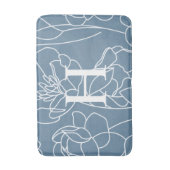 Blauwe Moderne Elegante Wilde Bloem Monogram Badmat (Voorkant Verticaal)