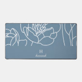 Blauwe Moderne Elegante Wilde Bloem Monogram Naam Bureaumat (Voorkant)