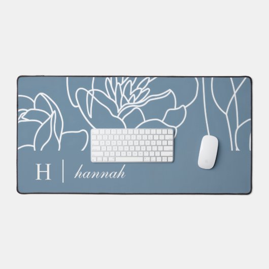 Blauwe Moderne Elegante Wilde Bloem Monogram Naam Bureaumat (Keyboard & Muis)