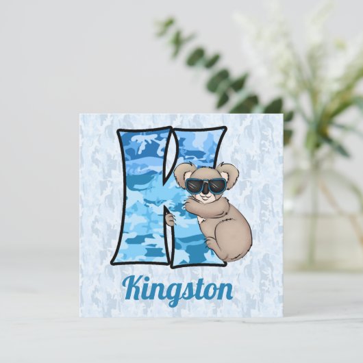 Blauwe monogram K Kind Birthday Party Kaart (Staand voorkant)