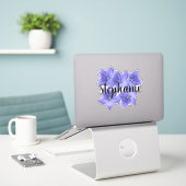 blauwe monogram naam Bloem Natuur Modern Sticker (Laptop op bureau)