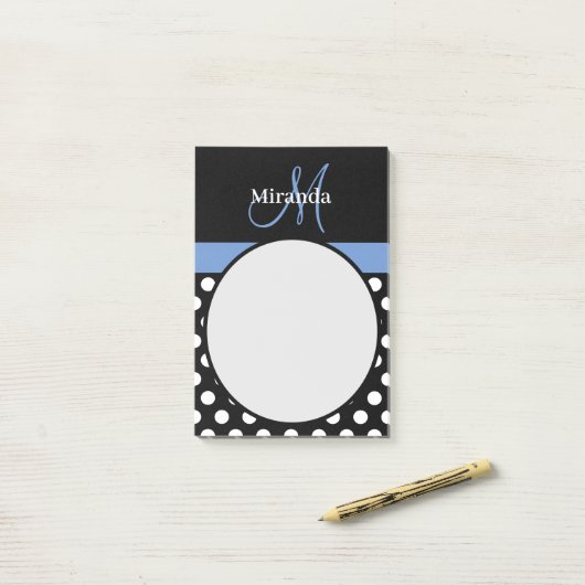 Blauwe monogram zwarte witte poladot post-it® notes (Op bureau)