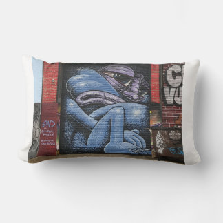 Blauwe Monster onder vuur, Brooklyn. Kussen
