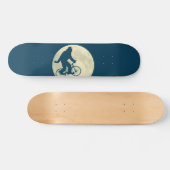 BLAUWE MOON SQUATCH OP EEN BIKE SKATEBOARD (Horizontaal)
