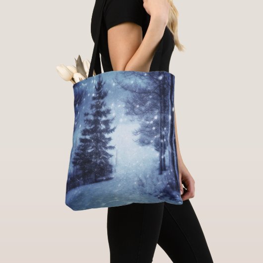 Blauwe Moonlit Magische Bos Winter Scène Tote Bag (Dichtbij)