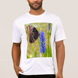 Blauwe morpho vlinder op een moeras orchidee T-Shi T-shirt