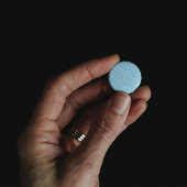 Blauwe mozaïekpixelatie ronde button 5,7 cm