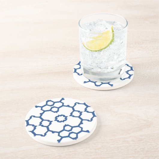 Blauwe mozaïekwitte achtergrond met vier hoeken vo zandsteen onderzetter (Zijkant)