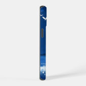 Blauwe Nacht Strand Berg Scène iPhone 15 Case (Rechterkant)