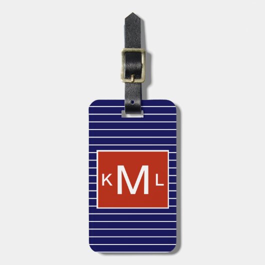 Blauwe nautische horizontale strepen rood monogram bagagelabel (Voorkant verticaal)