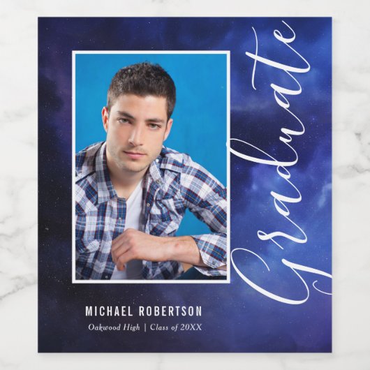 Blauwe Nebula Space Stylish Modern Photo Afstudere Wijn Etiket (Enkel label)