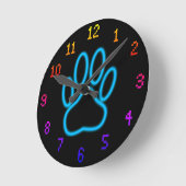 Blauwe Neon Dog Paw-afdrukken met cijfers Ronde Klok (Hoek)