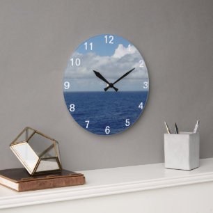 Blauwe Oceaan en Fluffy Wolken Genummerde Wandklok