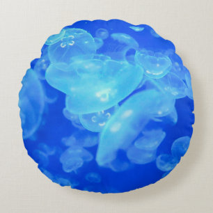 Blauwe oceaan transparante kwallen rond kussen