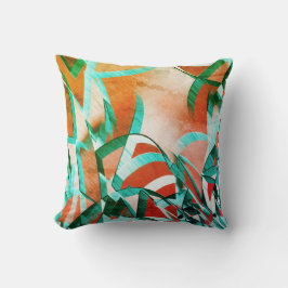 Blauwe of cyaanstrepen over roodroodachtig sinaasa kussen