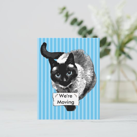 Blauwe ogen Siamese kat met "We zijn bewegend teke Aankondigingskaart (Staand voorkant)